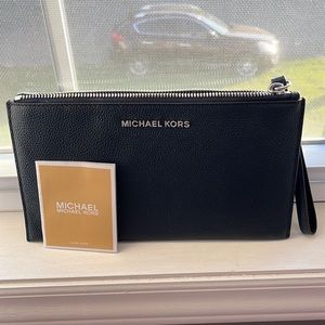 NWT Michael Kors Wristlet